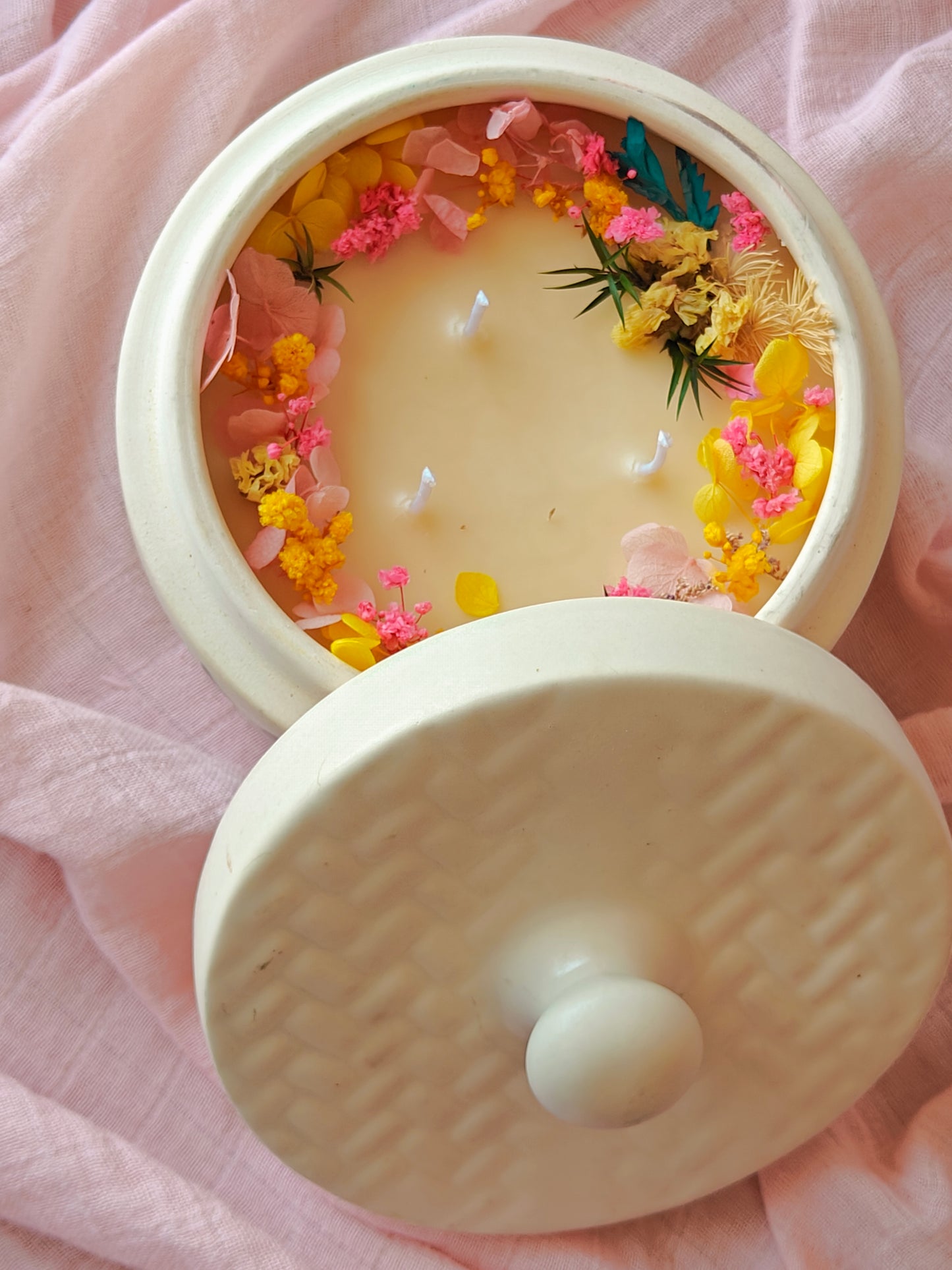 Ceramic jar candle with ceramic lid