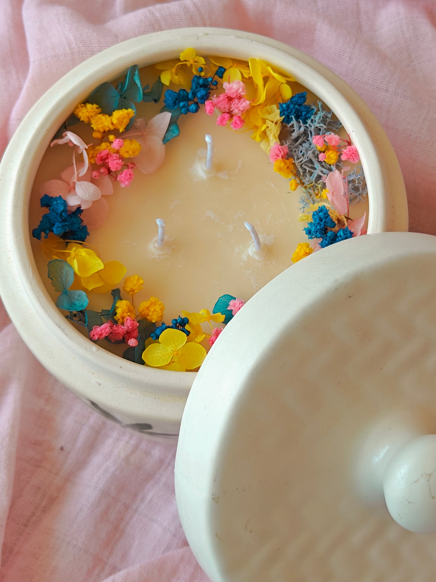Ceramic jar candle with ceramic lid