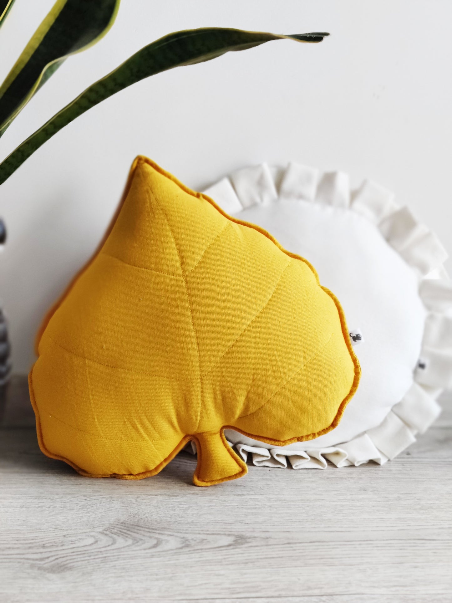 Leaf Cushion