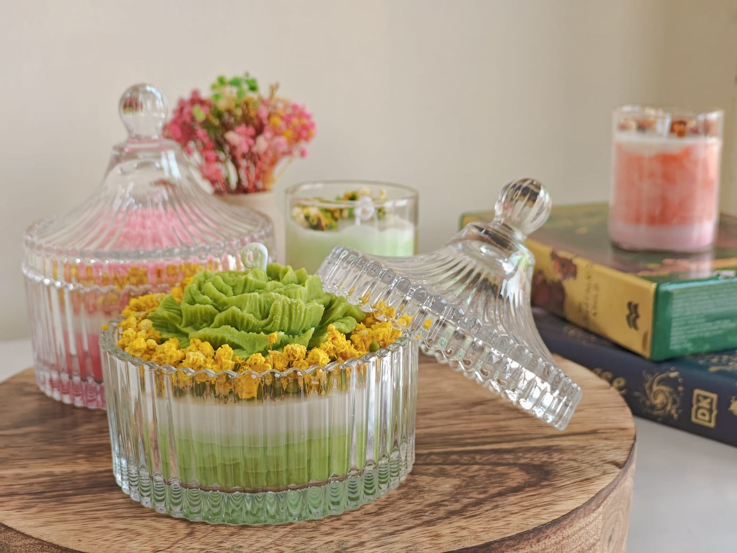 Handcrafted Hand Poured Crystal Glass Jar Glass Lid Soy Wax Candle with Natural Dried Flowers