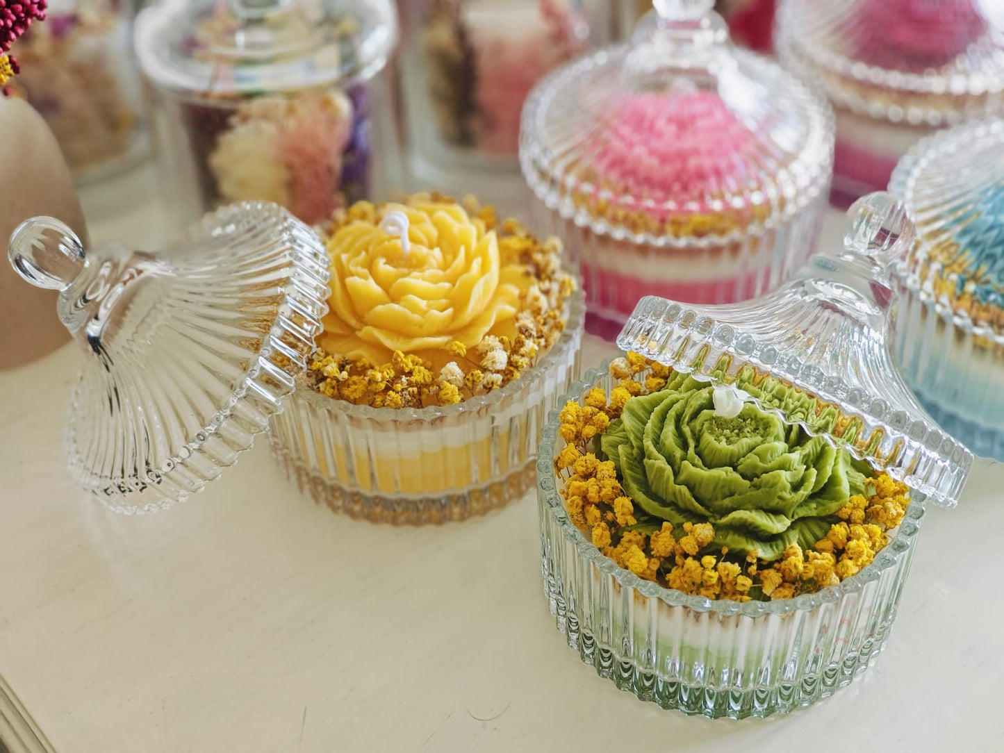 Handcrafted Hand Poured Crystal Glass Jar Glass Lid Soy Wax Candle with Natural Dried Flowers