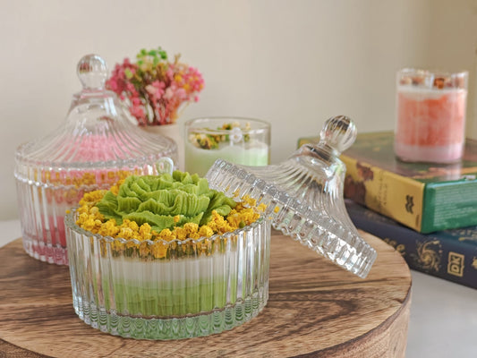 Handcrafted Hand Poured Crystal Glass Jar Glass Lid Soy Wax Candle with Natural Dried Flowers