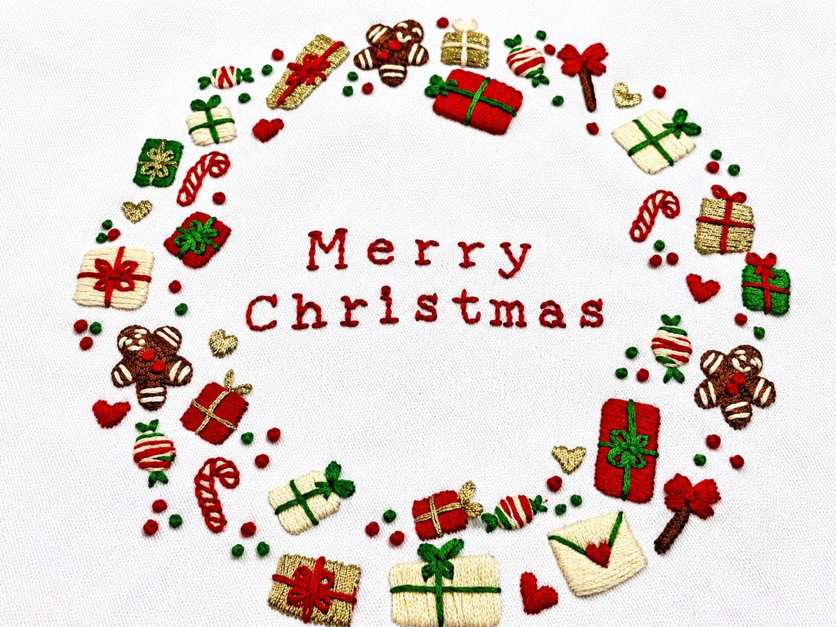 Merry Christmas Wreath Embroidered Cushion Cover — photo 10