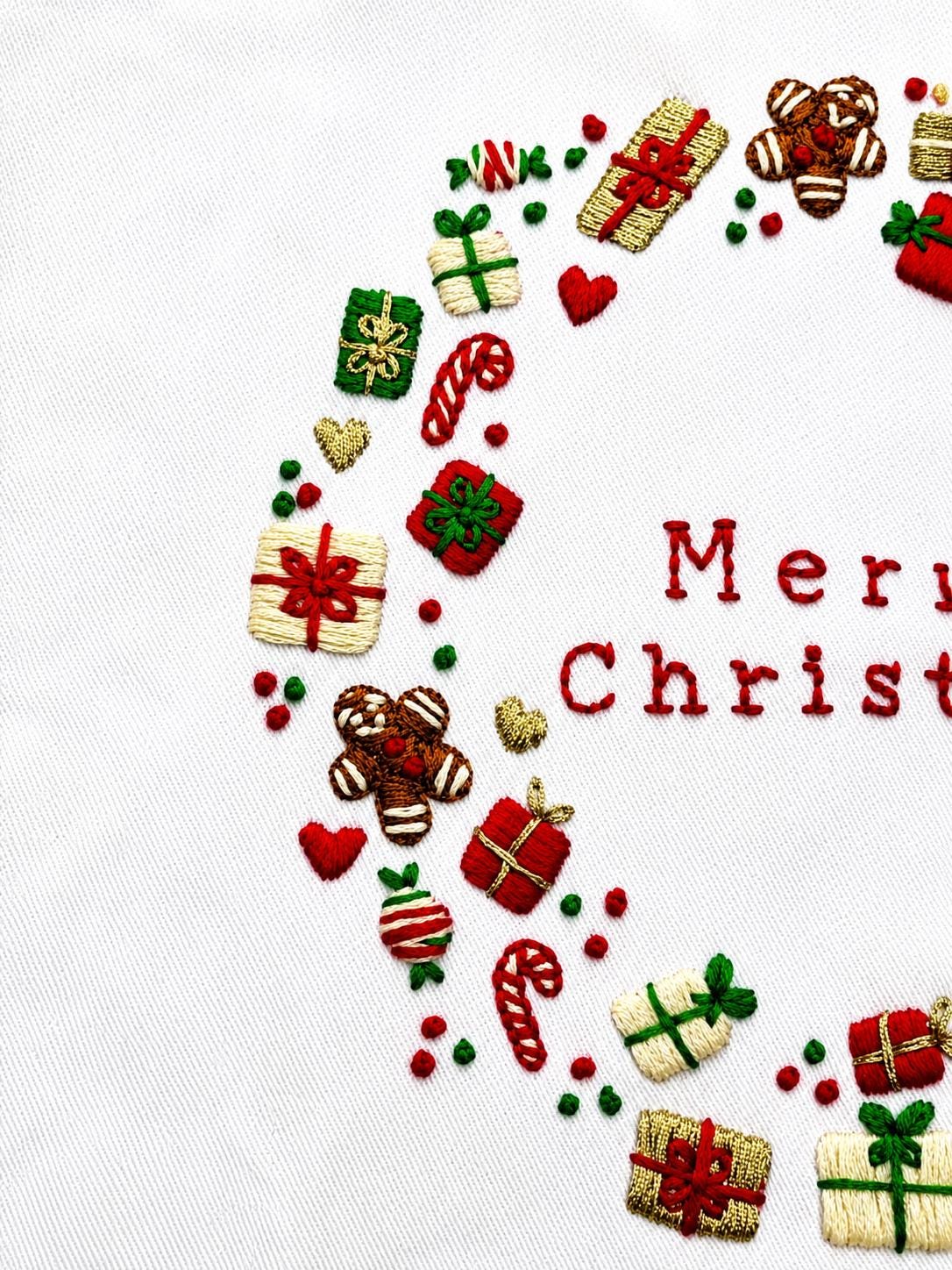 Merry Christmas Wreath Embroidered Cushion Cover — photo 6