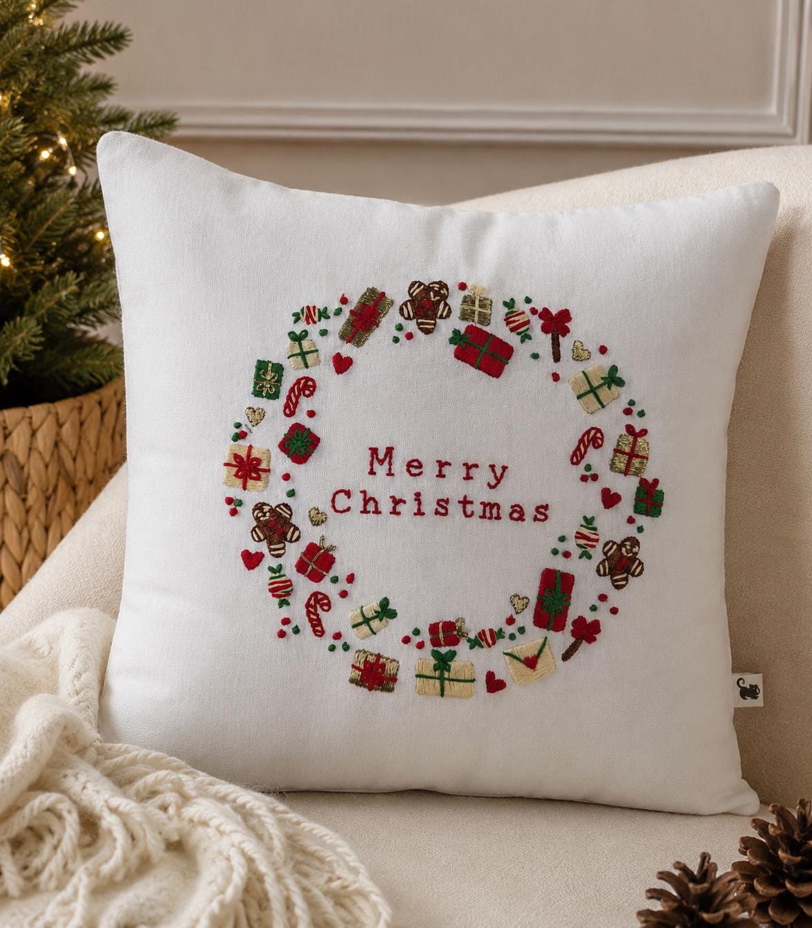Merry Christmas Wreath Embroidered Cushion Cover — photo 3