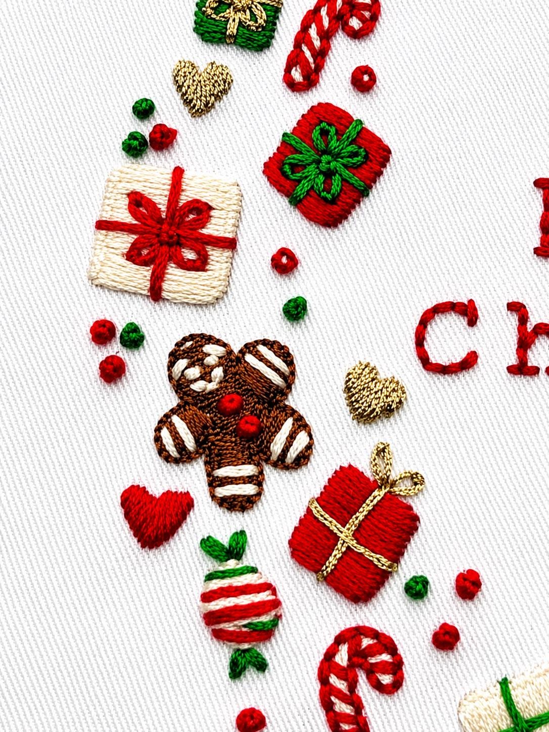 Merry Christmas Wreath Embroidered Cushion Cover — photo 5