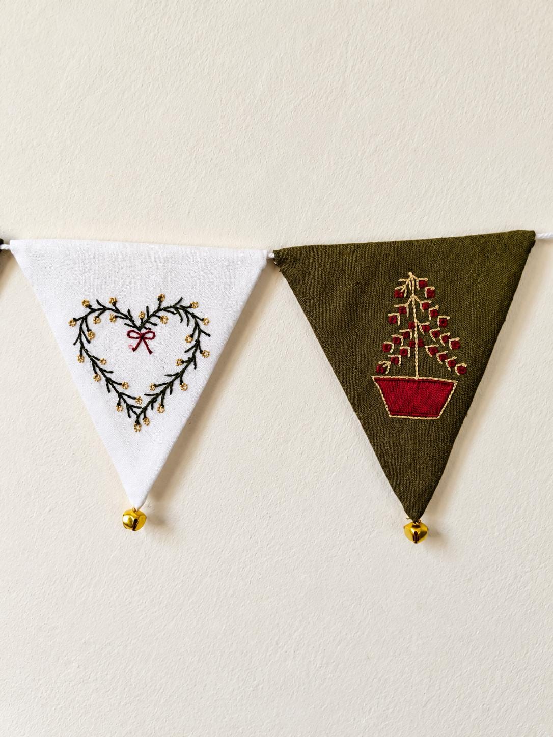 Green & White Embroidered Christmas Bunting with Bells — photo 12